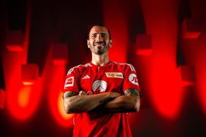 Leonardo Bonucci Instagram - For me, it's something special to take the step abroad for the first time in my career. At Union, I have the opportunity to continue playing at the highest level and to support the team on their journey in three challenging competitions with my experience. I'm really looking forward to this new stage in my career. Eisern Union!
_

Es ist für mich etwas Besonderes, erstmals in meiner Karriere den Schritt ins Ausland zu gehen. Bei Union habe ich die Möglichkeit, weiter auf höchstem Niveau zu spielen und die Mannschaft auf ihrem Weg in drei anspruchsvollen Wettbewerben mit meiner Erfahrung zu unterstützen. Ich freue mich sehr auf diese neue Station in meiner Karriere. Eisern Union!

@1.fcunion 
#fcunion #eisernunion