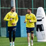 Leonardo Bonucci Instagram – Training on the pitch 🟡🔵