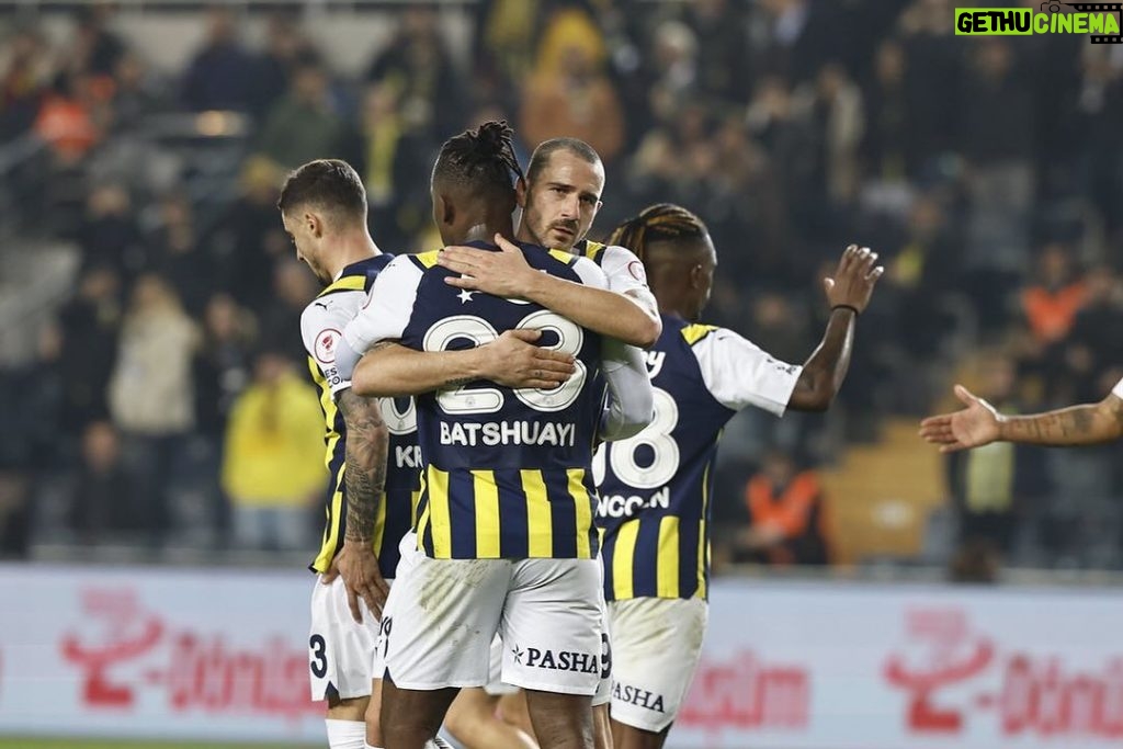 Leonardo Bonucci Instagram - Great win! Let’s move forward in the Türkiye Kupası! 🏆🟡🔵 Fenerbahçe Şükrü Saraçoğlu Stadı