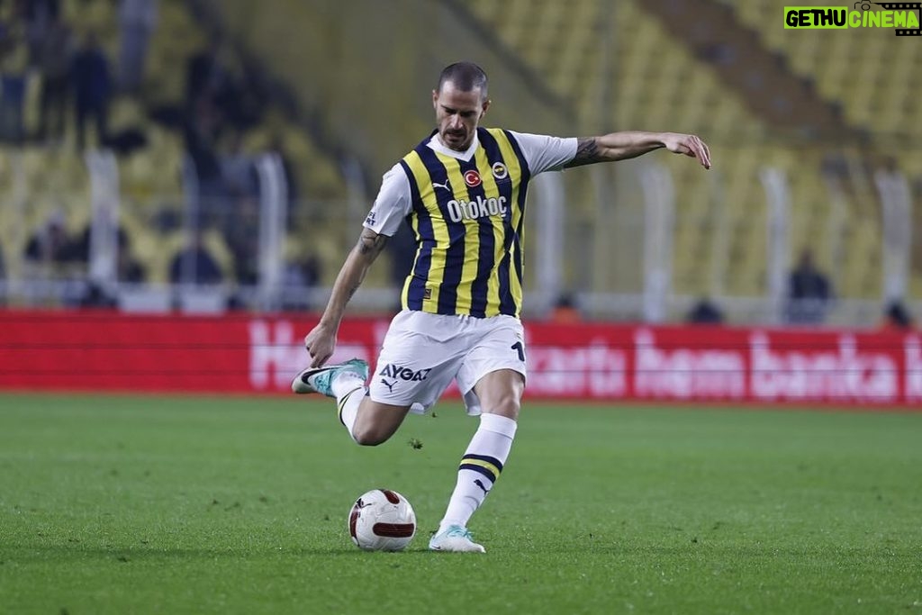 Leonardo Bonucci Instagram - Great win! Let’s move forward in the Türkiye Kupası! 🏆🟡🔵 Fenerbahçe Şükrü Saraçoğlu Stadı