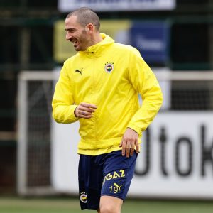 Leonardo Bonucci Instagram - Training ahead of the Türkiye Kupası match ⚽️🟡🔵