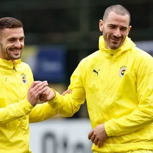 Leonardo Bonucci Instagram - Training ahead of the Türkiye Kupası match ⚽️🟡🔵