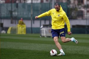 Leonardo Bonucci Instagram - First Training 🟡🔵 #LB19