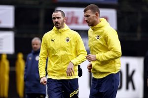 Leonardo Bonucci Instagram - First Training 🟡🔵 #LB19