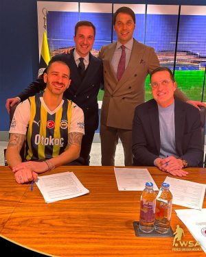 Leonardo Bonucci Instagram - 📸 | DEAL DONE ✍️

Signing moment: good luck for this new chapter of your career Leonardo! 💪🇹🇷⚽️

#Bonucci | #Fenerbahce | #WSATransfer

#MaçVarsaÜlkerVar #Transfer #SuperLig #Football #WorldSoccerAgency #WSA