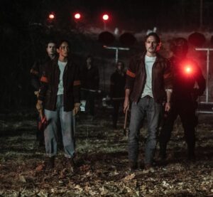 Lesley-Ann Brandt Instagram - I remember this night. My first day. 21 degree windchill. This is the look of a South African just trying to survive that. 🥶 😂@amcthewalkingdead The Ones who live airs this Sunday on @amc_tv #rickgrimes #pearlthorne #theoneswholive