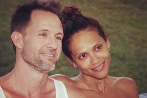 Lesley-Ann Brandt Instagram - 8 years of us, 11 in total, 1 King, 4 pups and a full life. I love you CPG. 🖤 Happy Anniversary @chrispaynegilbert