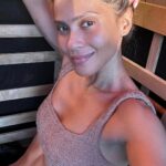 Lesley-Ann Brandt Instagram - Ok @yasharali post 3 on skin and it’s sunscreen. Yes EVERYONE should be wearing sunscreen everyday. Even if it’s not sunny. It seems so obvious but you also have to reapply. My fave is a brand from New Zealand called @skinnies_co and the one I use is the conquer. It’s also the only brand I use on my son pretty much. NZ has some of the harshest uva and uvb rays with skin cancer being the number one cancer in the country. The NZ government is very strict on sunscreen because of that. I also love that a scientist mother created for her kids who had sensitive skin. @skinnies_co #labskin #skincaretips #skincare