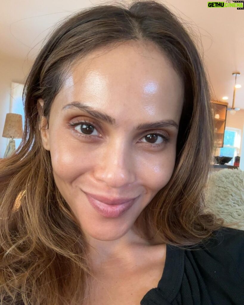 Lesley-Ann Brandt Instagram - By special request of @yasharali I’m sharing some of my favorite skincare products with you this year. I believe we lead with our skin and that so many struggle with what to use at different stages of our lives so first up, peels. I’ve always been SO careful with peels for obvious reasons. There’s pretty much only two I use and @shanidarden ‘s triple acid exfoliating peel is one of them. She’s always used it in my facials but has now developed it for at home use. Very simple and safe for all skin types. It’s a quick brightening and pore purifying treatment that leaves you glowing. This is me day after doing one. Big love @shanidarden 😘 stay tuned for more tips. 🧖🏽‍♀ #labskin #skincaretips #skin
