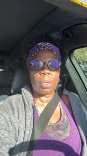 Leslie Jones Instagram - Hey y’all! looking good feeling good!! @fulhaus_club