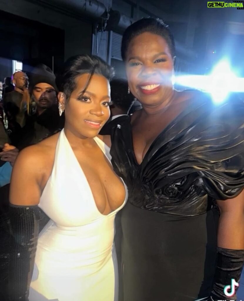 Leslie Jones Instagram - Blessed working with The Best!!! @fantasia and @lesdogggg Stylist: @1800dhawk / @fantasia @brianmcphatter / @lesdogggg Tailoring/ Design: @thekevinmayes