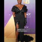 Leslie Jones Instagram - Congratulations @lesdogggg winning The NAACP Award For Outstanding Short Form Series “The Daily Show After The Cut”. Stylist: @brianmcphatter Tailoring/ Construction: @thekevinmayes
