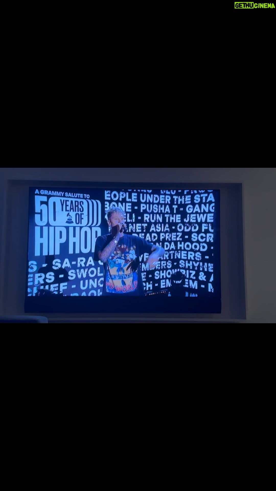 Leslie Jones Instagram - Ya know I’m ghetto👀 stop lol!! #HIPHOPYALL