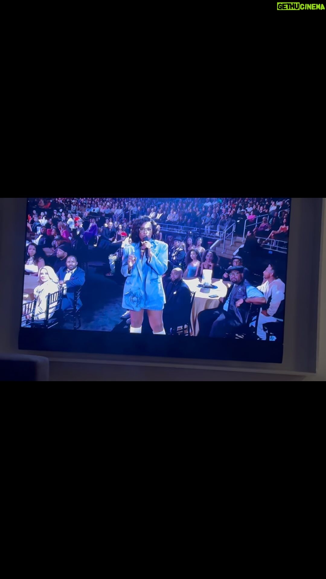 Leslie Jones Instagram - I love Jenifer though!! #HIPHOPYALL
