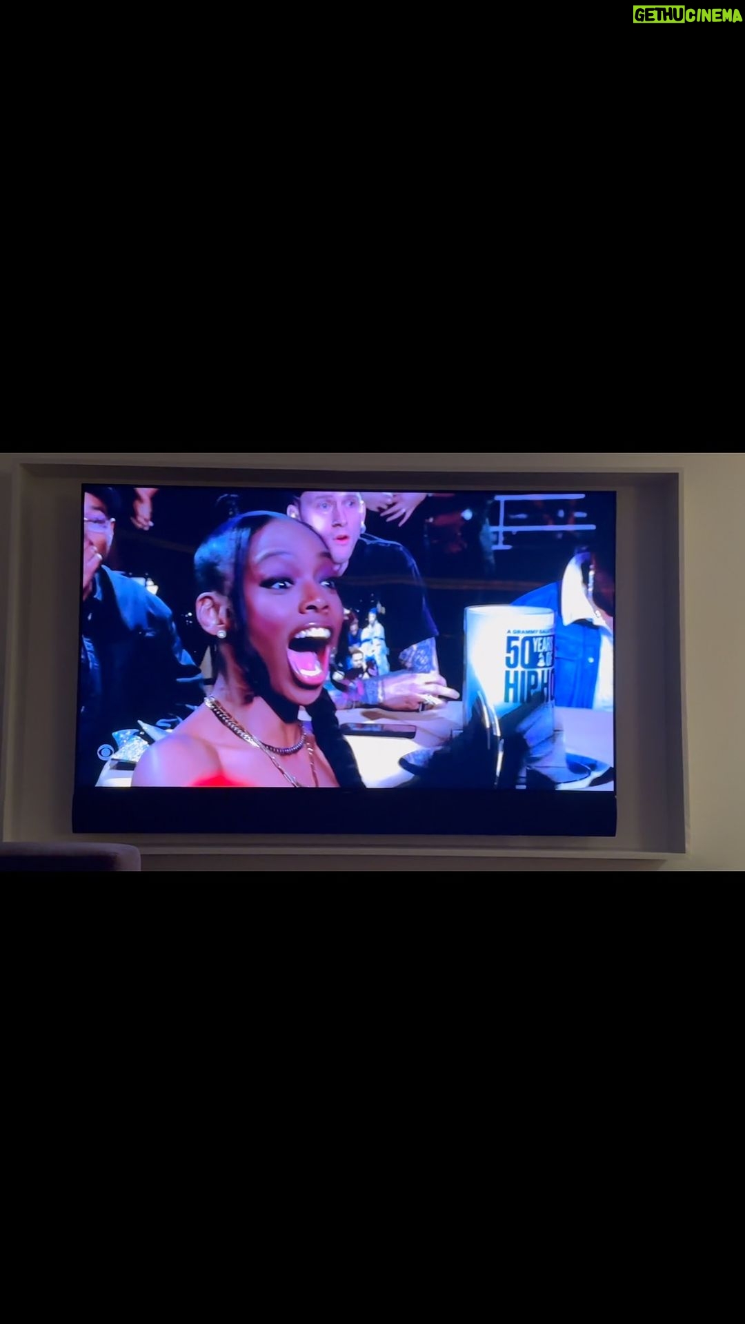 Leslie Jones Instagram - This is west coast like a mf!! #HIPHOPYALL