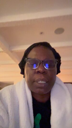 Leslie Jones Instagram - Let’s have some fun! What do you guys want to see me live tweet?! Put suggestions in comments or dm me! And I will do it Sunday! #gettingmylivetweetonsunday