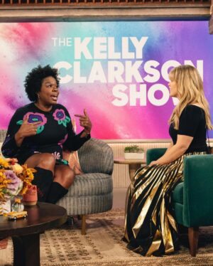 Leslie Jones Instagram - I had a GREAT time on the @kellyclarksonshow and I looked cute too in my @amurofficial dress 😃
Stylist: @brianmcphatter x @bmcstylez 
Hair: @cheriejohnson50 x MUA: @lolasbeautymark 
Dress: @amurofficial x Boots: @ninewest
