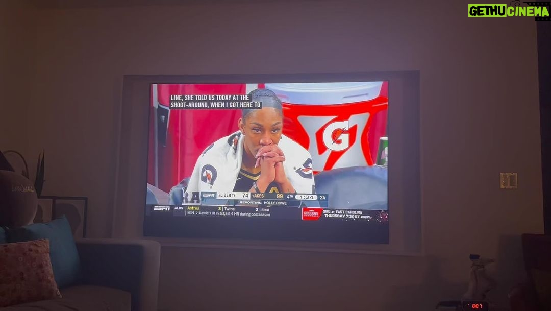 Leslie Jones Instagram - They better get ready for them New York fans though!! #WNBAFINALS