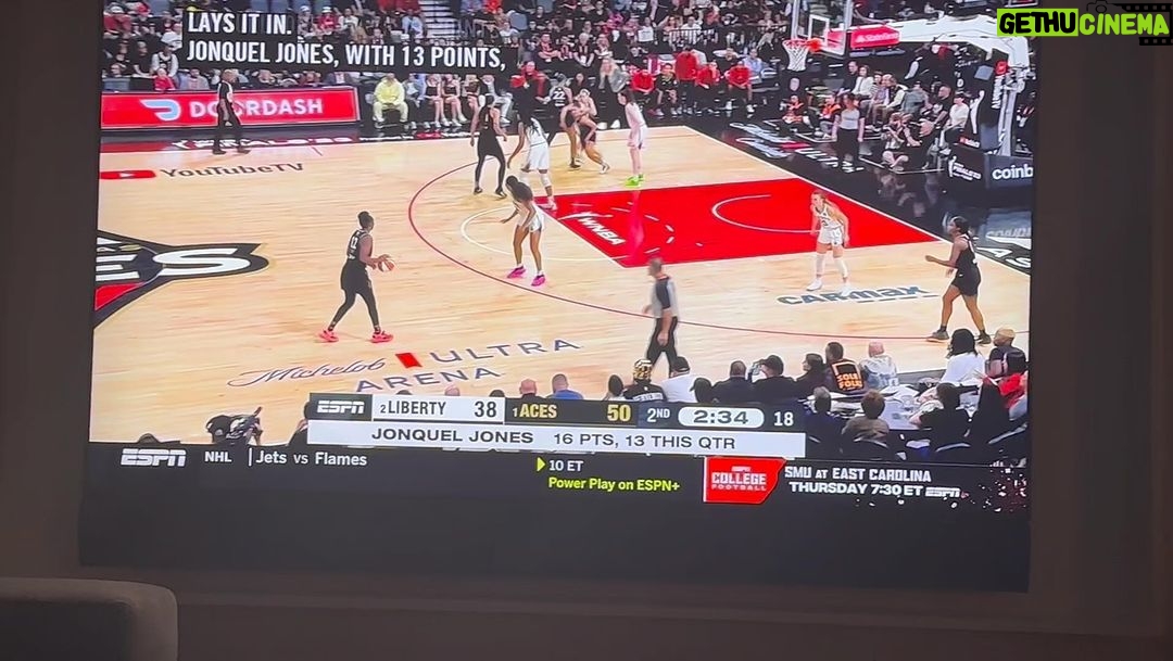 Leslie Jones Instagram - Man if Sabrina #20 we in trouble!! #WNBAFINALS