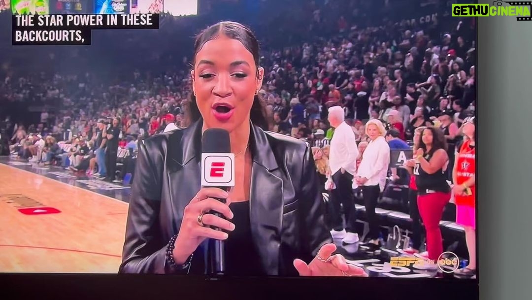 Leslie Jones Instagram - Let’s Go!! #WNBAFINALS