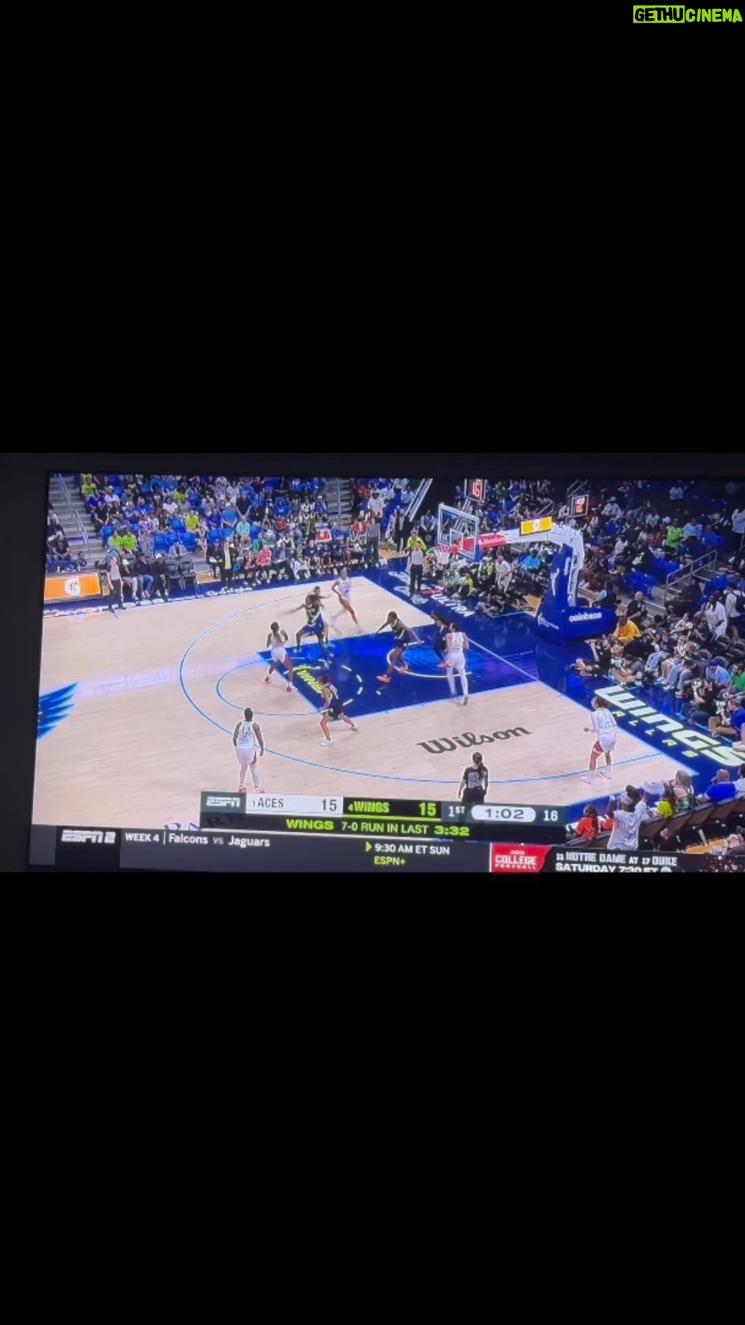 Leslie Jones Instagram - This is gonna be a good game y’all!! #WNBAFINALS