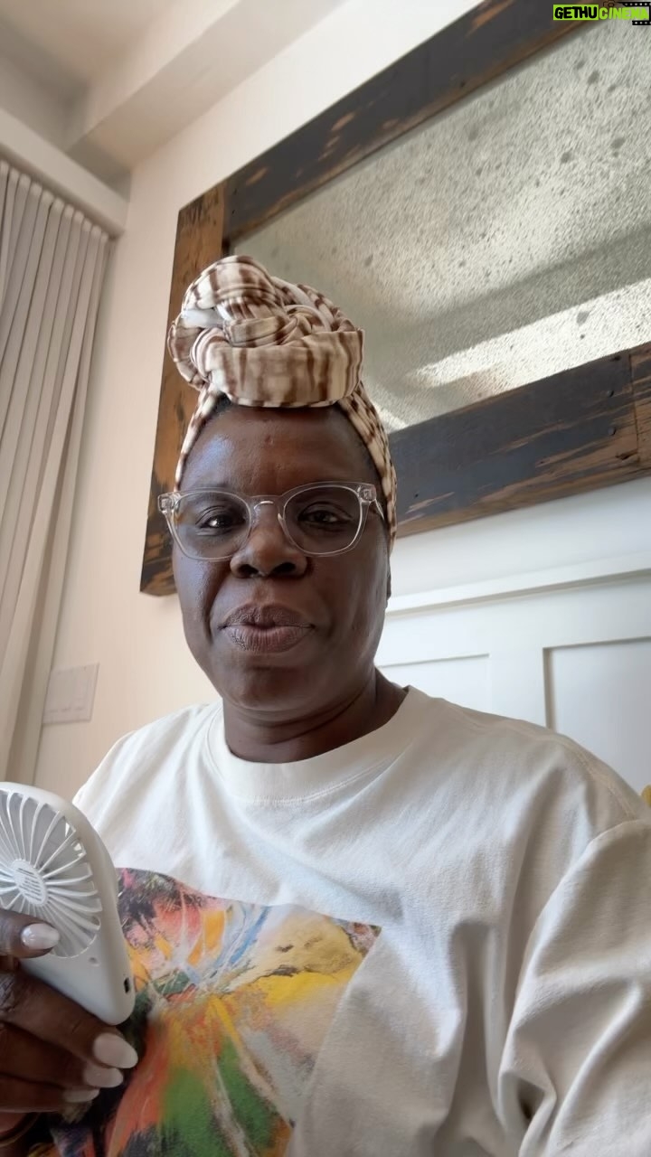 Leslie Jones Instagram - I’m love y’all! @talkshoplive