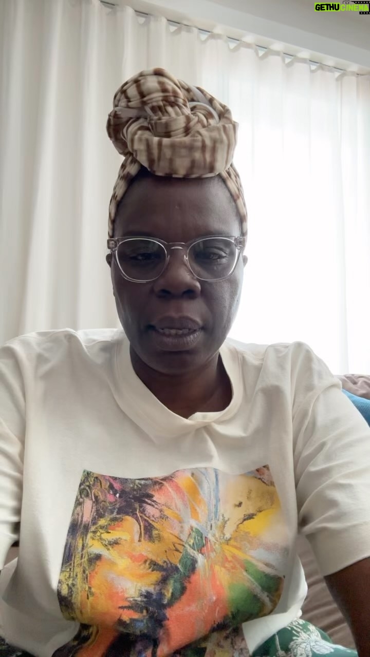 Leslie Jones Instagram - Hey guys about to go live on @talkshoplive at 3pm pt and 6pm eastern!!