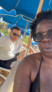 Leslie Jones Instagram - Where can sf eat out last night in paradise Maui!!