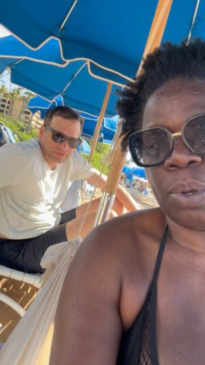 Leslie Jones Instagram - Where can sf eat out last night in paradise Maui!!