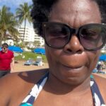 Leslie Jones Instagram - I like beach me!! 🥰🥰🥰 listen to those sounds!! #lovinhawaii