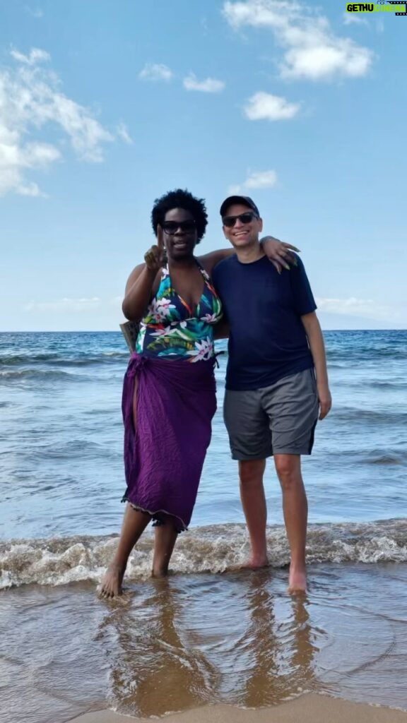 Leslie Jones Instagram - We are having such a great time in Maui!! So nice and calming I don’t want to leave!! @lennymarcusnyc @gina_bo_beanaa ❤️❤️❤️💚💚💚🧡🧡🧡