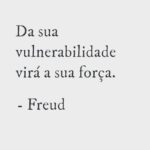 Letícia Spiller Instagram - Nem sempre meus olhos contemplam aquilo que desejam ver, o que lhes apraz o coração. A contemplação traz a dor nua e crua sem fuga para o êxtase. Êxito? Será esse o perdão? Ver a si mesmo naquilo que pensamos que não somos? O sono vem de sementes mal plantadas, obcessões… abduzidos, iludidos, seguimos… Mais cedo ou mais tarde, a dor nua e crua, sem fuga para o êxtase, o grito estridente do falcão, a dor lancinante da não existência, o abismo, a luz absoluta, a treva absoluta ou seja lá o que for, nos fará enxergar sem olhos, sem subterfúgios para a alma, fugas. Não teremos nunca escolha diante do crucial, da crueza da vida. Somos o que somos; Adormecidos ou acordados Plenos ou aturdidos Dispersos ou abraçados Poema de 2003 #maisdemim