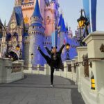Letícia Spiller Instagram - Que dia lindo e especial, comemorando os seus 13 anos aqui no lugar dos sonhos! É sempre especial chegar no Magic Kingdom! Já quero voltar! Hehe Obrigada @viajecom e @rafaferrah por organizar isso de forma impecável, sem vocês esse momento seria impossível! 💕☀️ @disneyworld.brasil Magic Kingdom, Disney