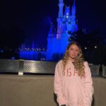 Letícia Spiller Instagram - Que dia lindo e especial, comemorando os seus 13 anos aqui no lugar dos sonhos! É sempre especial chegar no Magic Kingdom! Já quero voltar! Hehe Obrigada @viajecom e @rafaferrah por organizar isso de forma impecável, sem vocês esse momento seria impossível! 💕☀️ @disneyworld.brasil Magic Kingdom, Disney