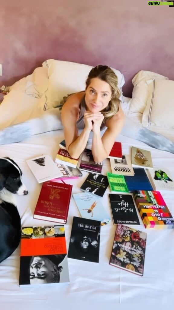 Letícia Spiller Instagram - O que você tem lido? Por aqui, divido sempre as leituras que tenho feito com vocês! A cada livro, um mergulho diferente. Me conta aqui, que livro vc está lendo agora? #diadoleitor