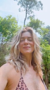 Letícia Spiller Instagram - 2024=2+2+4=8=união entre as duas forças do universo=ascendente e descendente=equilíbrio=justiça=paz=uno=amor 🤍🙏🏽💫