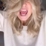 Letícia Spiller Instagram - Não mexe com a minha tpm não hein! Rs Brincadeiras à parte, tive que Dublar a querida @gpiresoficial! 😆🤍 Quem mais fica de TPM assim? E o que você faz para amenizar? Yoga, meditação, medicina integrativa, Homeopatia, massagem relaxante? Um assunto tão importante, mas ainda cheio de estigmas e tabus, neh?