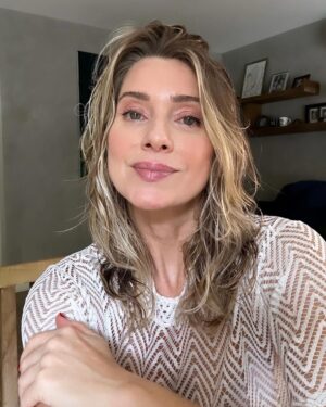 Letícia Spiller Instagram - Uma terça de coletiva de imprensa on-line para divulgação de A História Delas, que estreia amanhã no @starplus! Mesmo pela telinha do computador, bate aquele frio na barriga sempre que tem esse momento. Hehe. Um misto de ansiedade e felicidade. Conversei com vários veículos da imprensa sobre como foram as gravações e o que podem esperar das  personagens e da série! Mas isso, eu vou deixar pra eles contarem nas matérias e pra vocês saberem amanhã, maratonando os episódios! #AHistoriaDelas #StarPlus