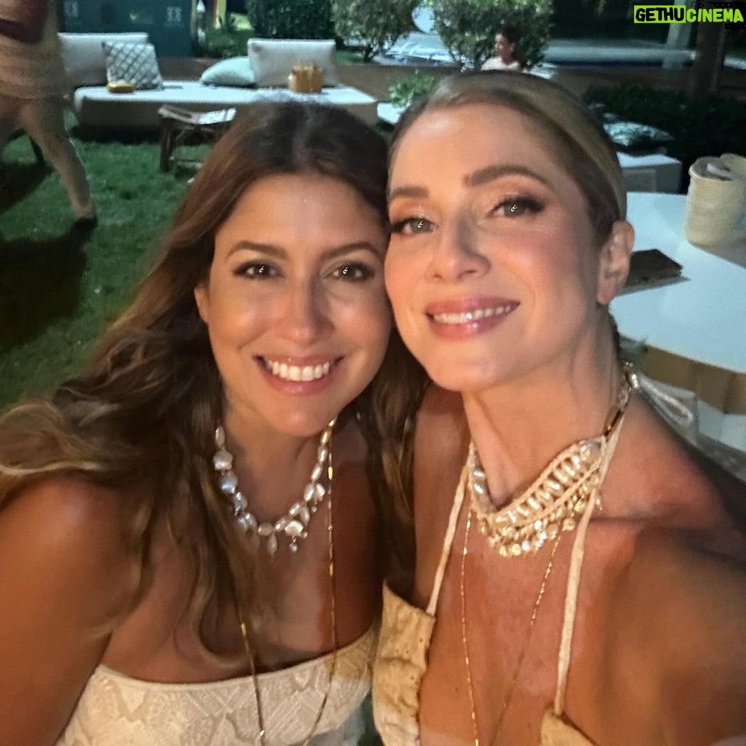 Letícia Spiller Instagram - Que noite especial, Natal! O Nordeste sempre me proporcionando grandes encontros! Na última terça estive ao lado dessas mulheres potentes, na Donna Donna, que agora comercializará @leciabrasil através da curadoria de @thaysa.flor! Feliz demais com essa parceria. Obrigada @modadonnadonna @thaysa.flor @anarochaeappolinario @juflor @fabiwollner @eduardawollner @nicoleelali_ @palonedesign @cavalcanticarola @clarissalyraalves E tantas outras mulheres maravilhosas que fazem parte dessa rede.