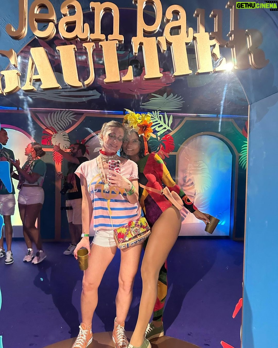 Letícia Spiller Instagram - Já pode #tbt do carnaval que ainda não acabou? Rsr Foram dias de muita festa, alegria, cultura e diversidade! Viva a festa da alegria! 🎉❤️🔥⚡️🏹🌹