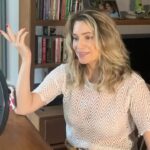 Letícia Spiller Instagram - Uma terça de coletiva de imprensa on-line para divulgação de A História Delas, que estreia amanhã no @starplus! Mesmo pela telinha do computador, bate aquele frio na barriga sempre que tem esse momento. Hehe. Um misto de ansiedade e felicidade. Conversei com vários veículos da imprensa sobre como foram as gravações e o que podem esperar das personagens e da série! Mas isso, eu vou deixar pra eles contarem nas matérias e pra vocês saberem amanhã, maratonando os episódios! #AHistoriaDelas #StarPlus