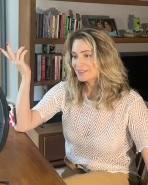 Letícia Spiller Instagram - Uma terça de coletiva de imprensa on-line para divulgação de A História Delas, que estreia amanhã no @starplus! Mesmo pela telinha do computador, bate aquele frio na barriga sempre que tem esse momento. Hehe. Um misto de ansiedade e felicidade. Conversei com vários veículos da imprensa sobre como foram as gravações e o que podem esperar das  personagens e da série! Mas isso, eu vou deixar pra eles contarem nas matérias e pra vocês saberem amanhã, maratonando os episódios! #AHistoriaDelas #StarPlus