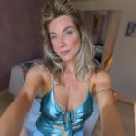 Letícia Spiller Instagram - Bloco do se me chamar eu vou 🩵🎉 Bom carnaval pra vocês! Juízo, pero no mucho !