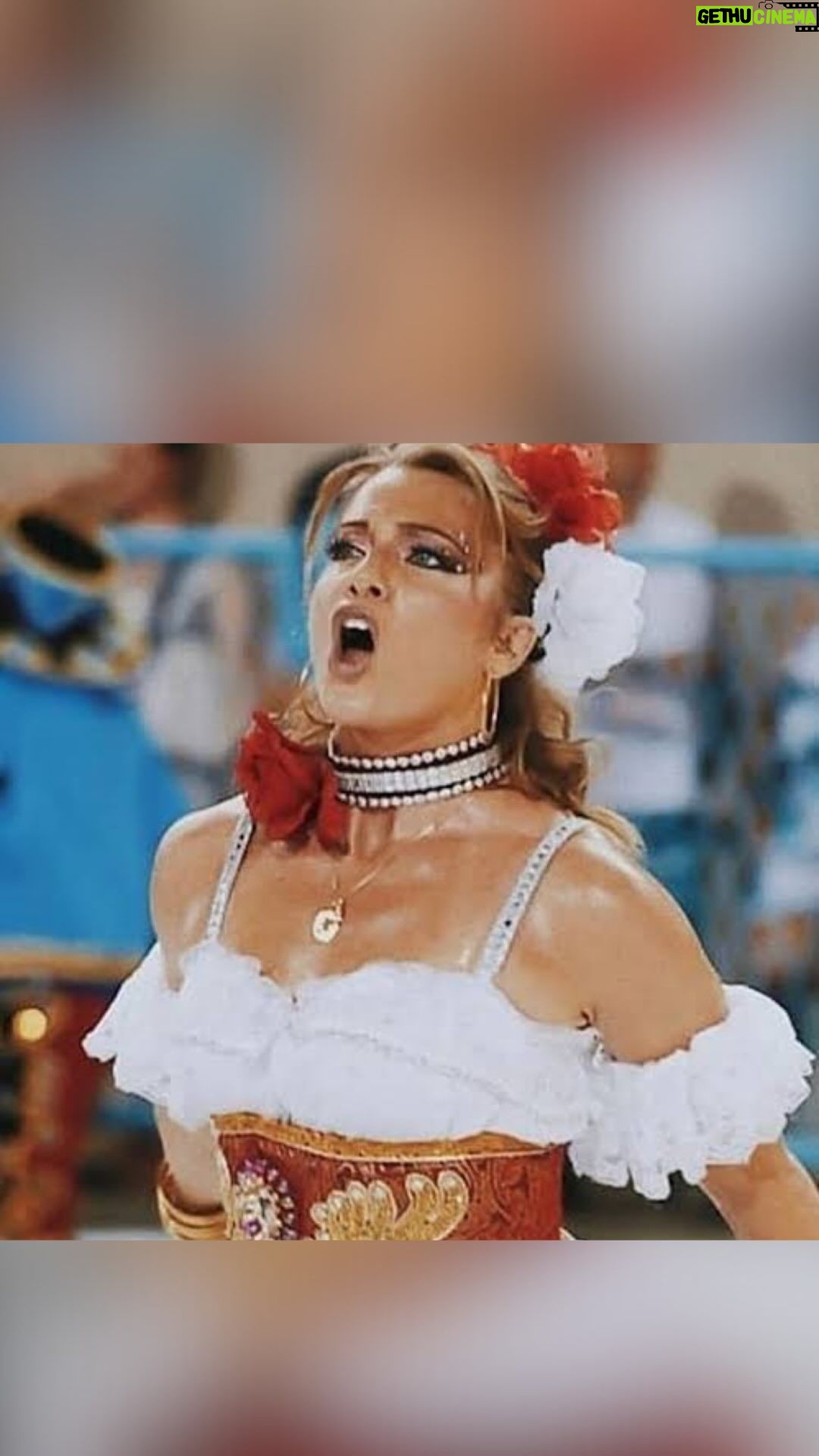 Letícia Spiller Instagram - Um #TBT com essa lembrança saudosa dos meus 4 desfiles pela querida e amada @uniaodailha , que vai estar sempre no meu coração. E na torcida pra que ela volte para o grupo especial logo! Amo carnaval e toda essa energia que transborda. Cada história contada através dos enredos nos proporciona conhecimento. Esse ano, em especial, meu coração bate mais forte pelo @salgueirooriginal , que traz Hutukara, e vem contando a história do povo Yanomami. Uma merecida homenagem, mas principalmente, um manifesto, uma critica social a tudo o que estamos vivenciando pela luta dos povos originários. Que possamos cada vez mais ser aliados a essa luta! Conhecer os trabalhos das lideranças, como a do Davi Kopenawa. fundador da Hutukara Associação Yanomami, uma das lideranças indígenas do país, e que estará no desfile do Salgueiro. "Nossa luta é sobreviver!”