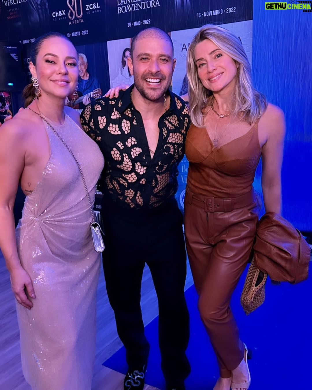 Letícia Spiller - 97.1K Likes - Que show amigos! Que noite!! Muito Axé e muito amor queridos @paollaoliveirareal @diogonogueira_oficial e muito sambaaaaa!! 💙⚡️🙏🏽