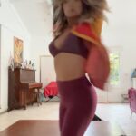 Letícia Spiller Instagram – Danço para expurgar as atrocidades do mundo e exorcizar meus próprios demônios 🔥⚡️

#embalosdesabado duvido assistir até o final 😜
Das coisas boas de ficar  sozinha em casa