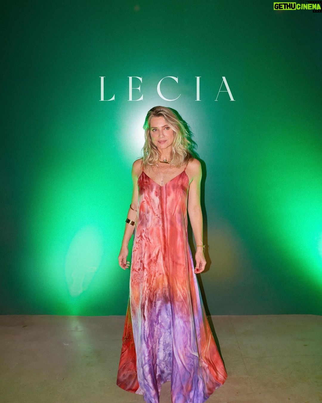 Letícia Spiller Instagram - A @leciabrasil nasceu. Um sonho antigo que compartilho e realizo ao lado de mulheres potentes, @fabiwollner e @eduardawollner. Sempre fui ligada à moda e acredito que nossa roupa reflete o que somos. Lecia é uma marca leve, diversa, com muita energia e personalidade, que envolve arte, sustentabilidade e a inclusão social. Parte dos nossos produtos serão produzidos por mulheres do sistema carcerário potiguar com o objetivo de ressocialização e reinserção no mercado de trabalho. Nosso propósito é unir forças para criarmos um mundo melhor e mais justo. Quero agradecer a todos que fizeram a Lecia acontecer, obrigada também aos meus amigos e convidados queridos pela troca e carinho no evento de lançamento ontem. Te convido a conhecer a, @leciabrasil e toda felicidade em ser. Descubra as peças disponíveis no site: www.leciabrasil.com.br Local: @yoo2rio Bebidas: @grandcruvinhos Banda: @fuzeoficial Dj: @melodanieel Produção executiva: @gibao.criativo Diretor Executivo: @marcusdepedro Diretor Criativo: @melodanieel Head Estratégico: @nattadanttas Redatora: @gabrielaspearsof Diretor de Arte: @lucasflho Fotos: @saulorch