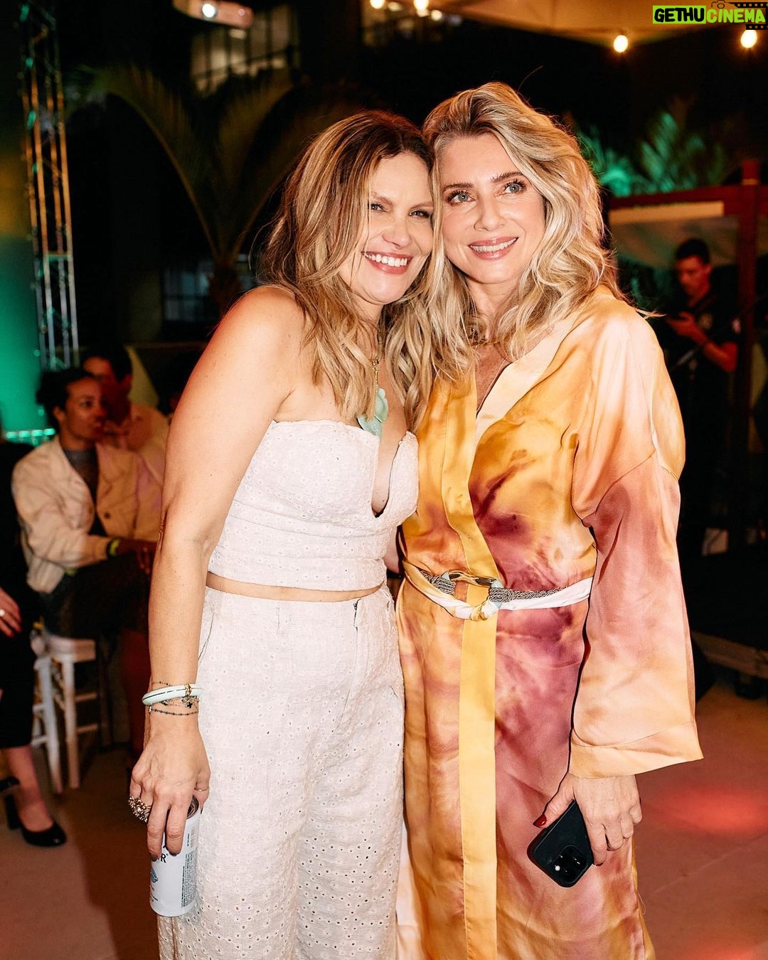 Letícia Spiller Instagram - A @leciabrasil nasceu. Um sonho antigo que compartilho e realizo ao lado de mulheres potentes, @fabiwollner e @eduardawollner. Sempre fui ligada à moda e acredito que nossa roupa reflete o que somos. Lecia é uma marca leve, diversa, com muita energia e personalidade, que envolve arte, sustentabilidade e a inclusão social. Parte dos nossos produtos serão produzidos por mulheres do sistema carcerário potiguar com o objetivo de ressocialização e reinserção no mercado de trabalho. Nosso propósito é unir forças para criarmos um mundo melhor e mais justo. Quero agradecer a todos que fizeram a Lecia acontecer, obrigada também aos meus amigos e convidados queridos pela troca e carinho no evento de lançamento ontem. Te convido a conhecer a, @leciabrasil e toda felicidade em ser. Descubra as peças disponíveis no site: www.leciabrasil.com.br Local: @yoo2rio Bebidas: @grandcruvinhos Banda: @fuzeoficial Dj: @melodanieel Produção executiva: @gibao.criativo Diretor Executivo: @marcusdepedro Diretor Criativo: @melodanieel Head Estratégico: @nattadanttas Redatora: @gabrielaspearsof Diretor de Arte: @lucasflho Fotos: @saulorch