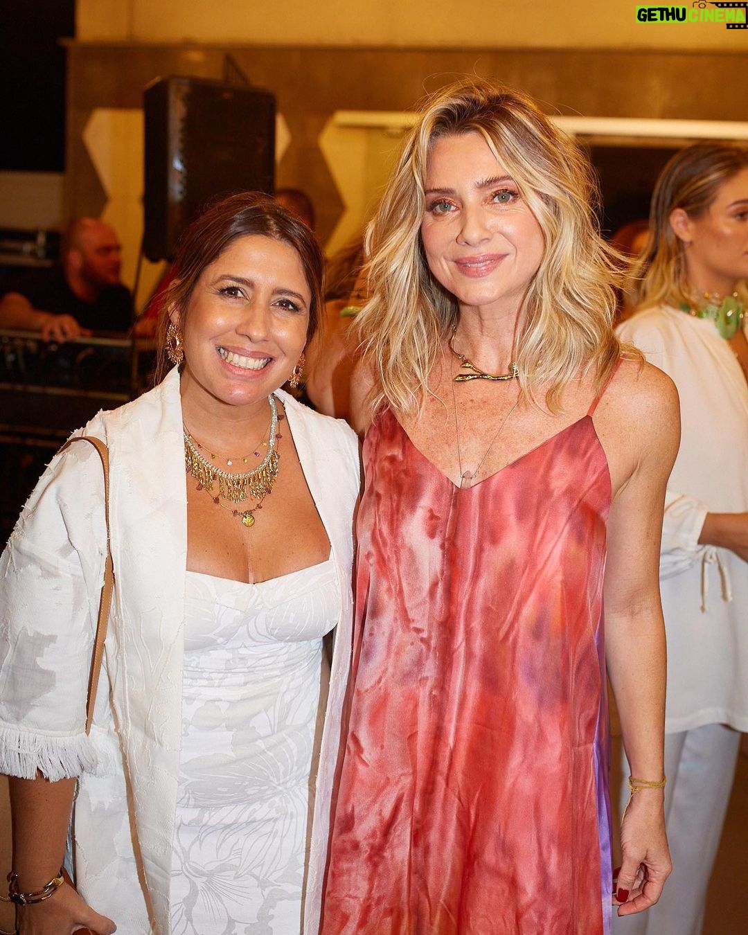Letícia Spiller Instagram - A @leciabrasil nasceu. Um sonho antigo que compartilho e realizo ao lado de mulheres potentes, @fabiwollner e @eduardawollner. Sempre fui ligada à moda e acredito que nossa roupa reflete o que somos. Lecia é uma marca leve, diversa, com muita energia e personalidade, que envolve arte, sustentabilidade e a inclusão social. Parte dos nossos produtos serão produzidos por mulheres do sistema carcerário potiguar com o objetivo de ressocialização e reinserção no mercado de trabalho. Nosso propósito é unir forças para criarmos um mundo melhor e mais justo. Quero agradecer a todos que fizeram a Lecia acontecer, obrigada também aos meus amigos e convidados queridos pela troca e carinho no evento de lançamento ontem. Te convido a conhecer a, @leciabrasil e toda felicidade em ser. Descubra as peças disponíveis no site: www.leciabrasil.com.br Local: @yoo2rio Bebidas: @grandcruvinhos Banda: @fuzeoficial Dj: @melodanieel Produção executiva: @gibao.criativo Diretor Executivo: @marcusdepedro Diretor Criativo: @melodanieel Head Estratégico: @nattadanttas Redatora: @gabrielaspearsof Diretor de Arte: @lucasflho Fotos: @saulorch