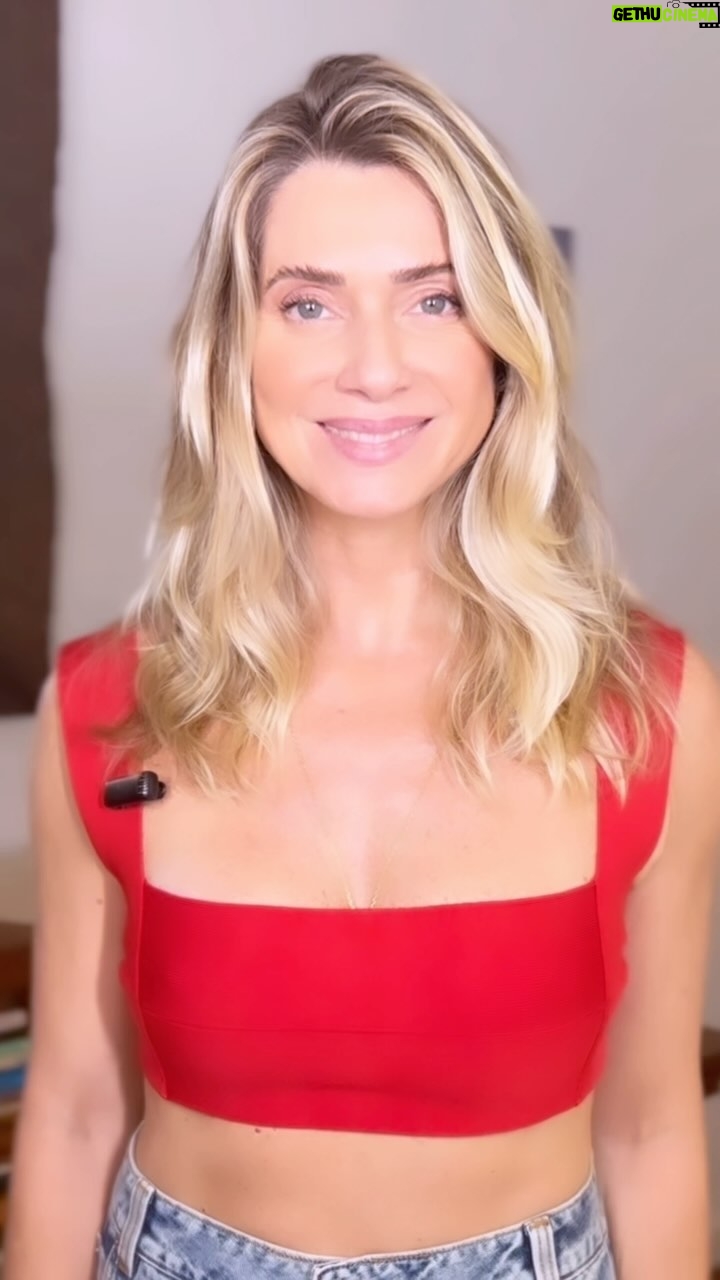 Letícia Spiller Instagram - Grandes mulheres, grandes feitos! Que hoje seja mais um dia de reflexão e luta por uma equidade de gênero, respeito e reconhecimento. Além dessas mulheres fortes e potentes do vídeo, sei que você conhece uma mulher que mudou o mundo com sua existência. Por isso hoje, enalteço todas as mulheres que estão à minha volta. #8M #DiaInternacionaldaMulher